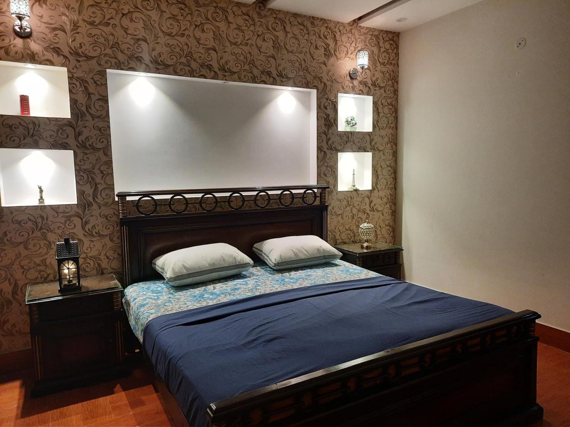 3 Bedroom Furnished Holiday Home Near Valencia Town, Lake City & Ring Road Лахор Екстериор снимка
