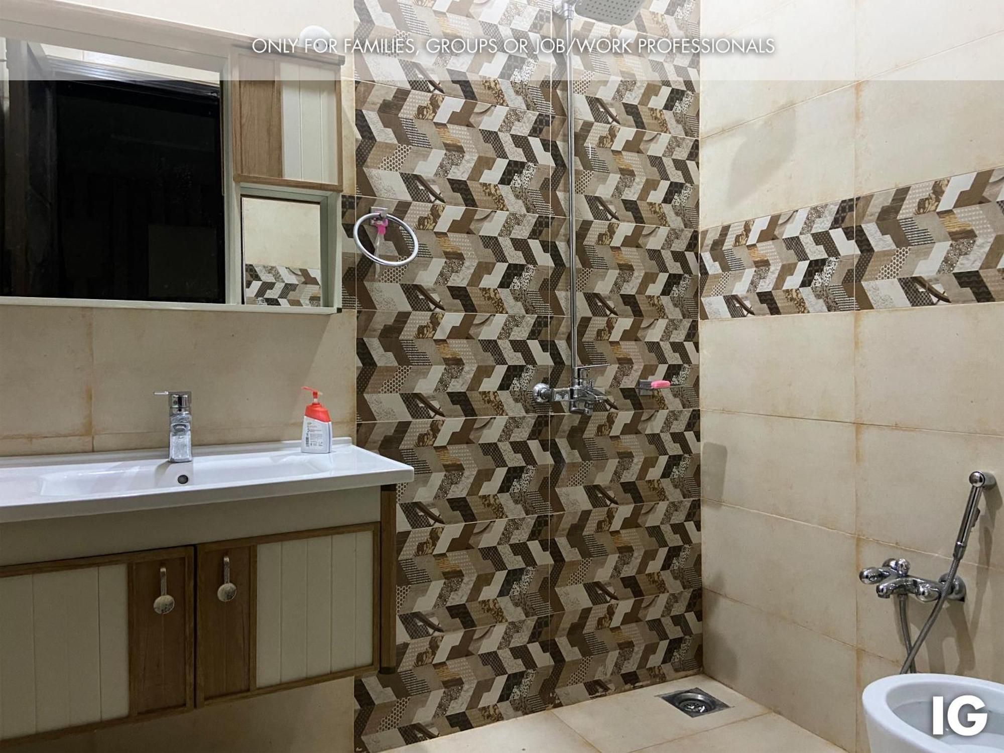 3 Bedroom Furnished Holiday Home Near Valencia Town, Lake City & Ring Road Лахор Екстериор снимка