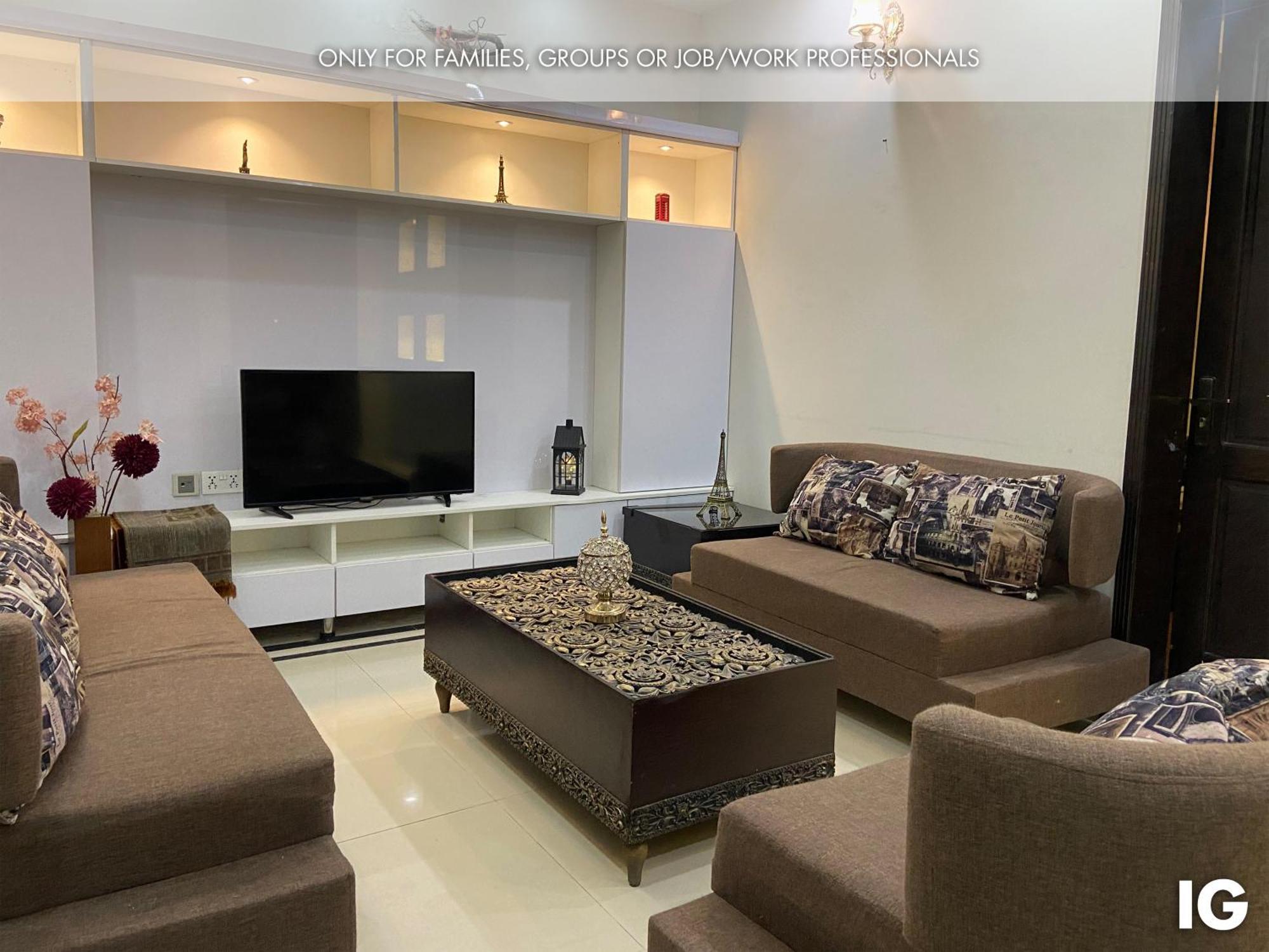 3 Bedroom Furnished Holiday Home Near Valencia Town, Lake City & Ring Road Лахор Екстериор снимка