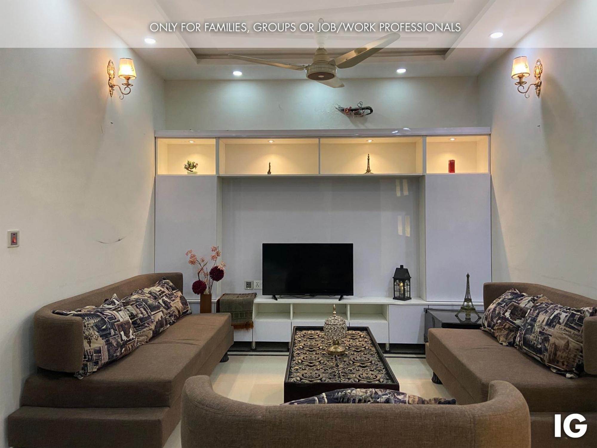 3 Bedroom Furnished Holiday Home Near Valencia Town, Lake City & Ring Road Лахор Екстериор снимка