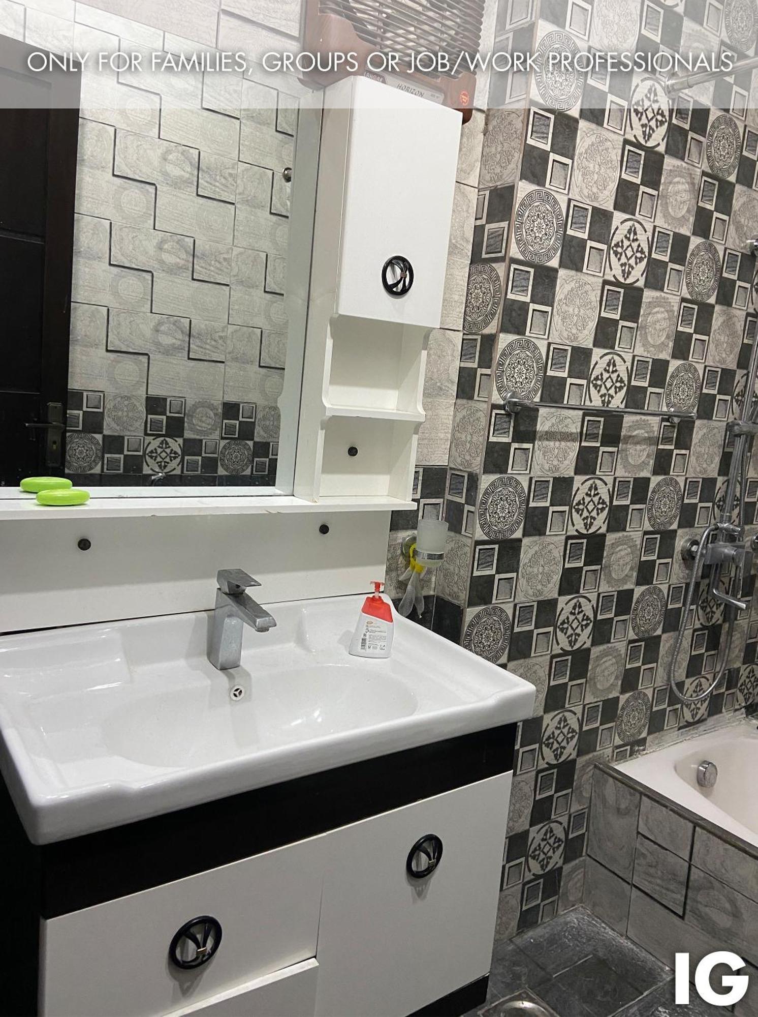 3 Bedroom Furnished Holiday Home Near Valencia Town, Lake City & Ring Road Лахор Екстериор снимка